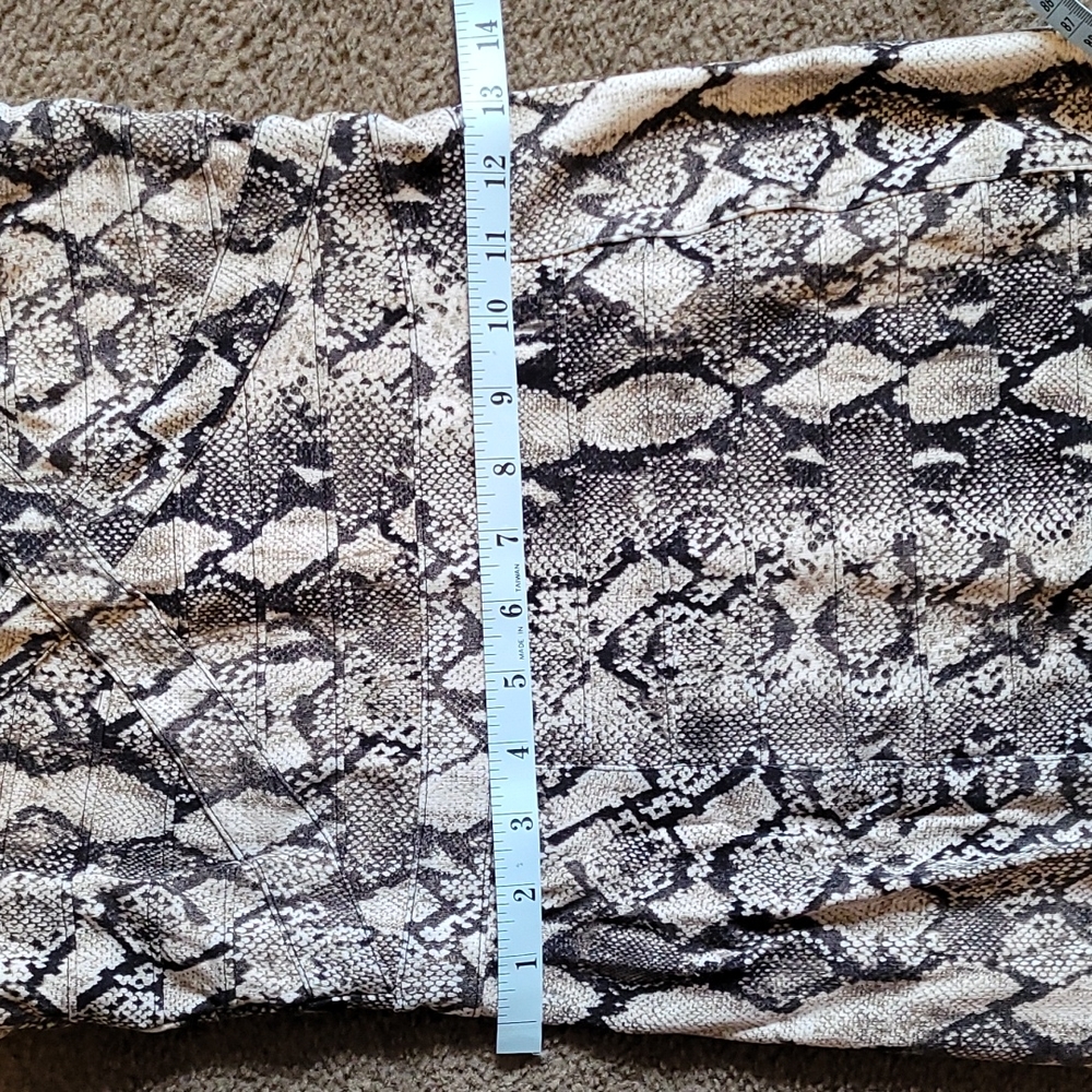 Form fitting dress - Picture 4 of 7